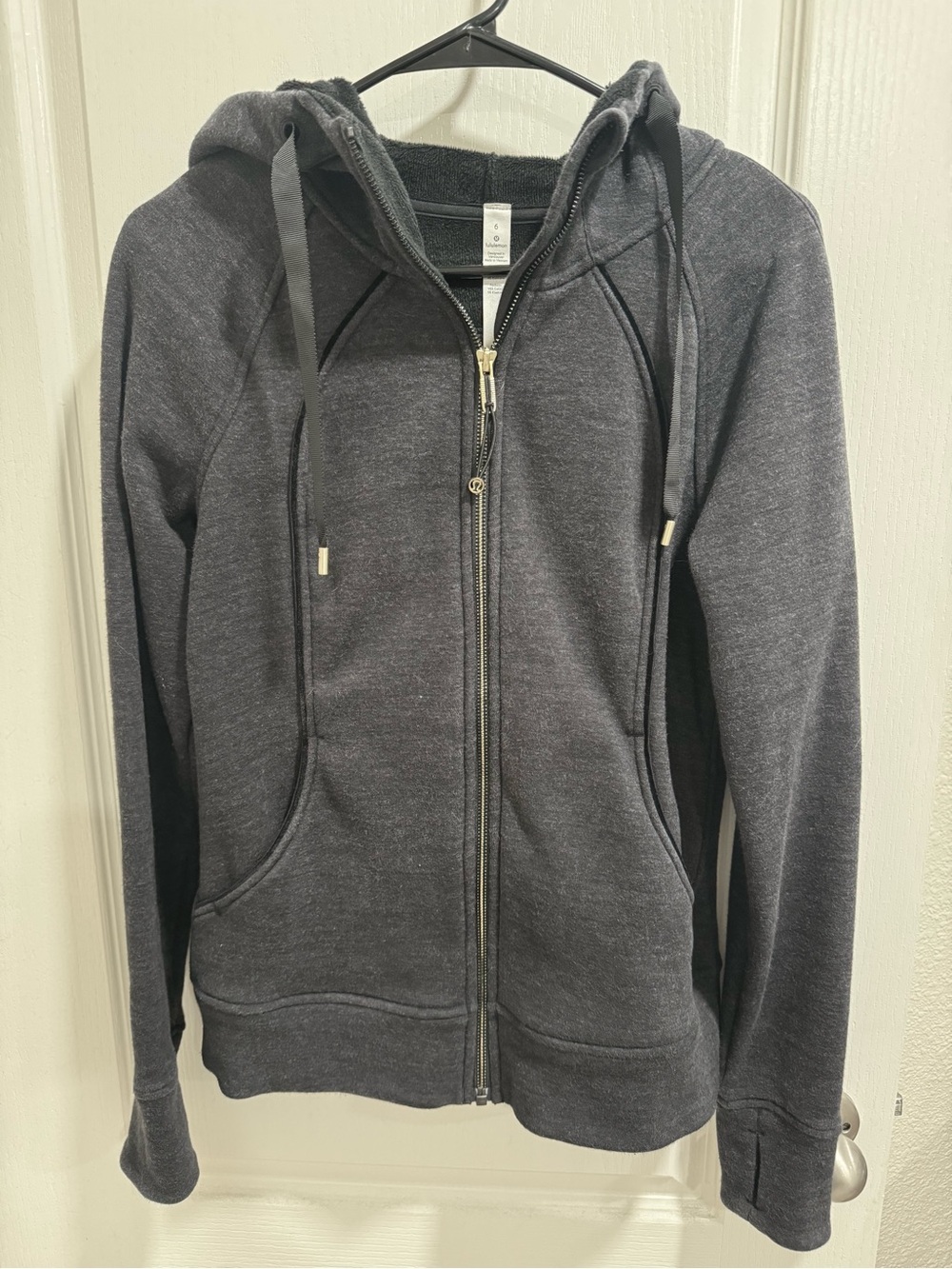 Lululemon- Sweatshirt- Fleece- Size 6